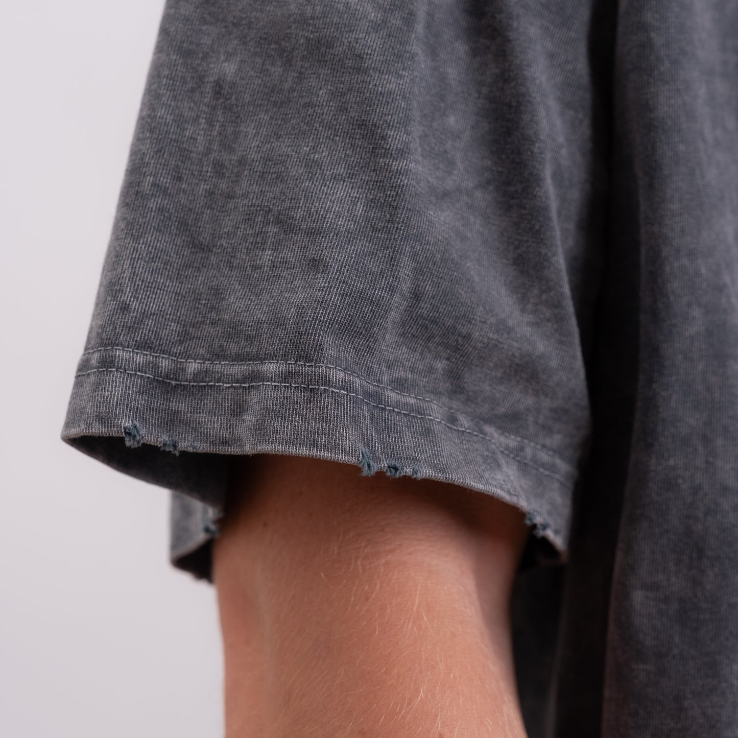 022 - BASIC DISTRESSED RED