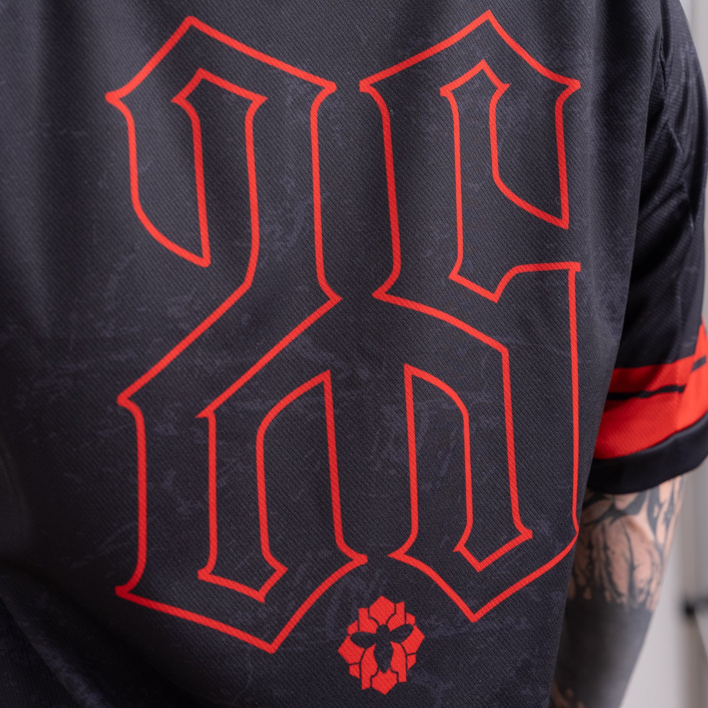 037 - RETRO BLACK/ RED