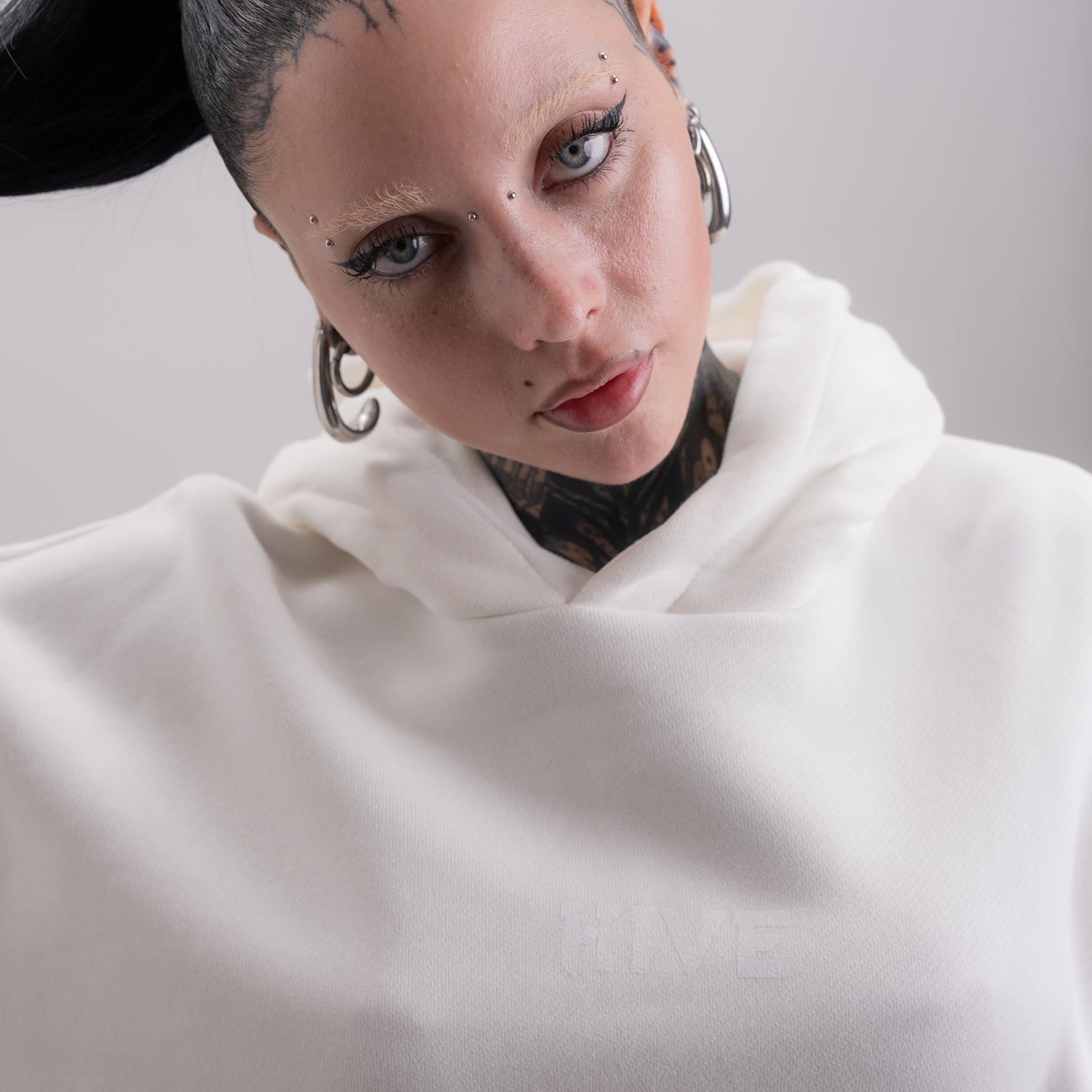 010 - BASIC OFF WHITE