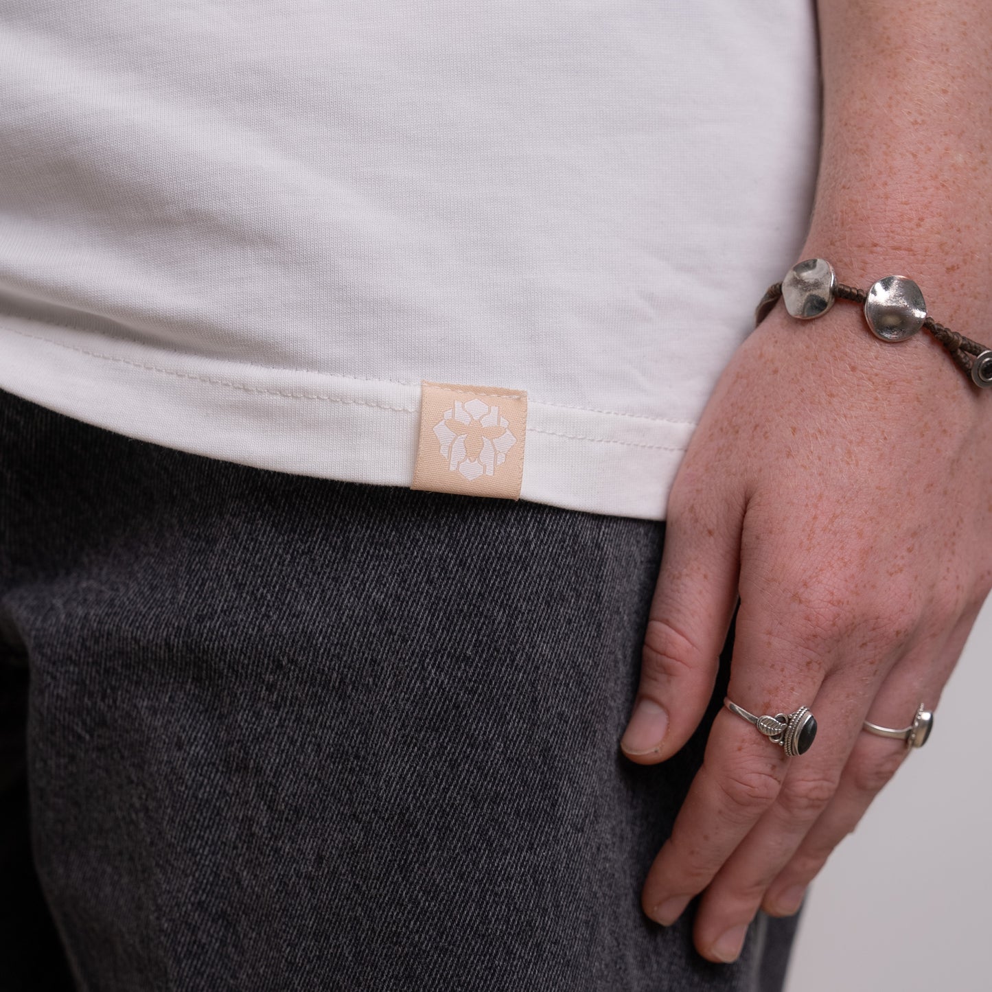 025 - BASIC OFF WHITE